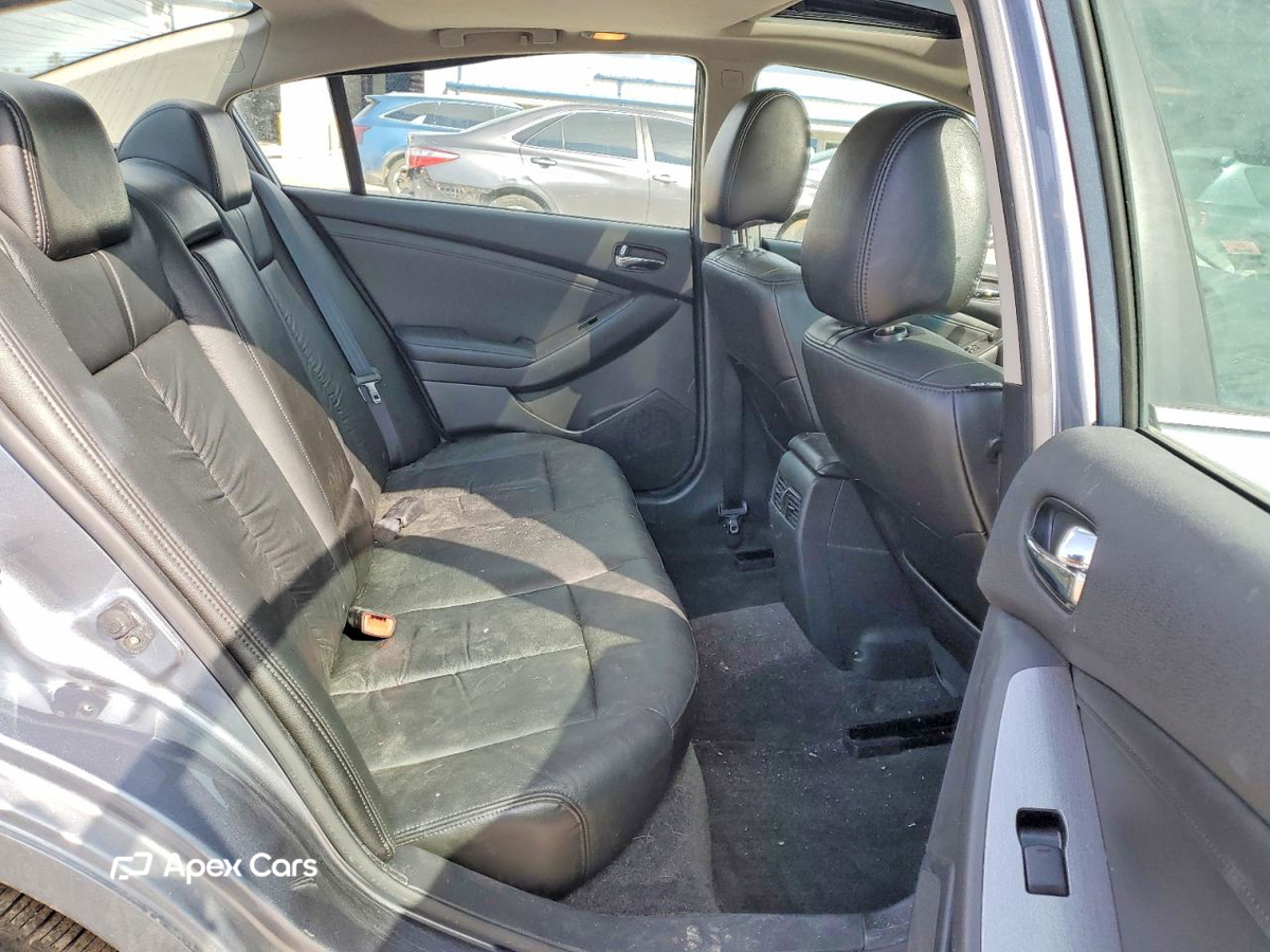 Nissan Altima 2010