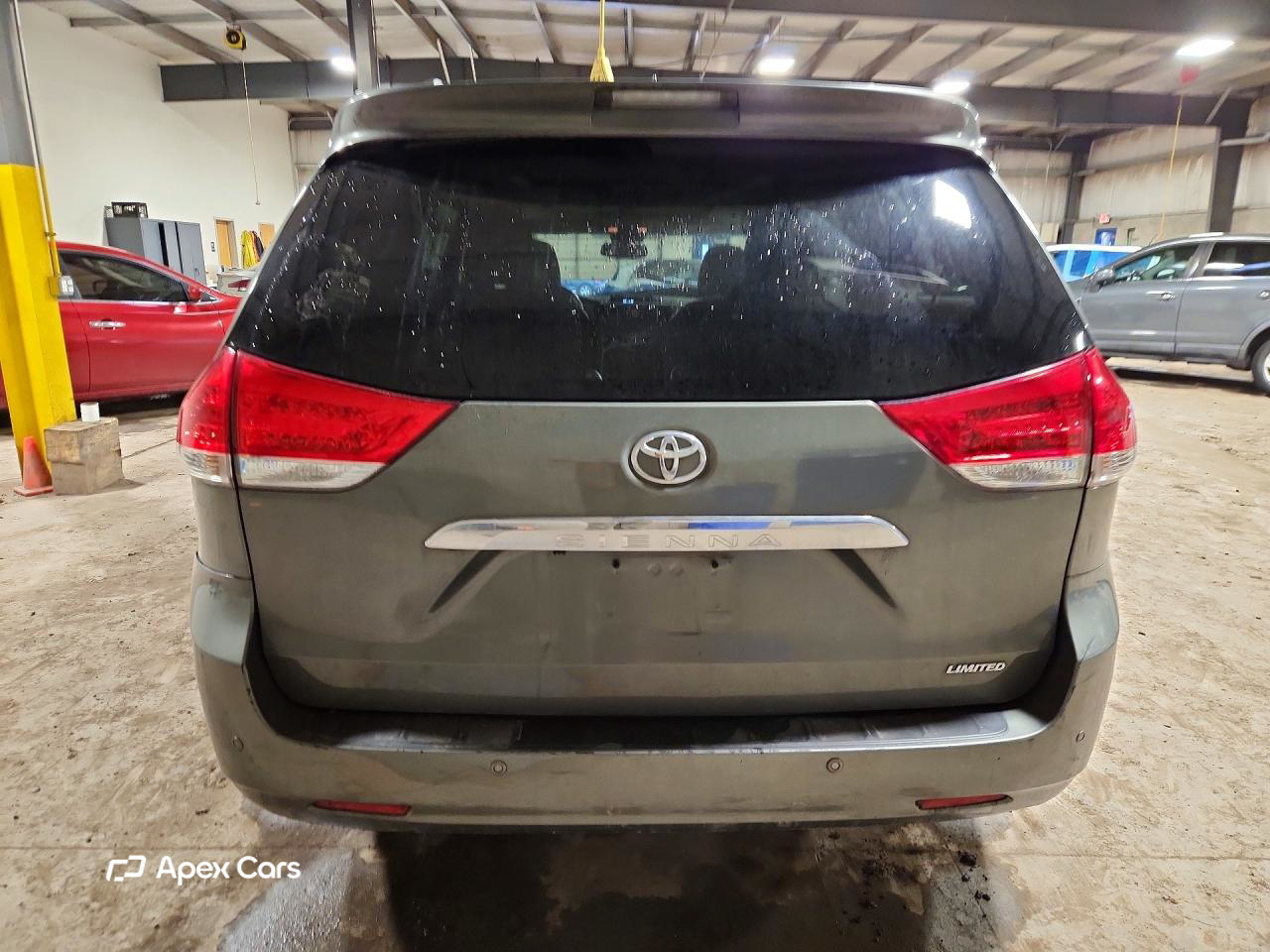 Toyota Sienna 2011