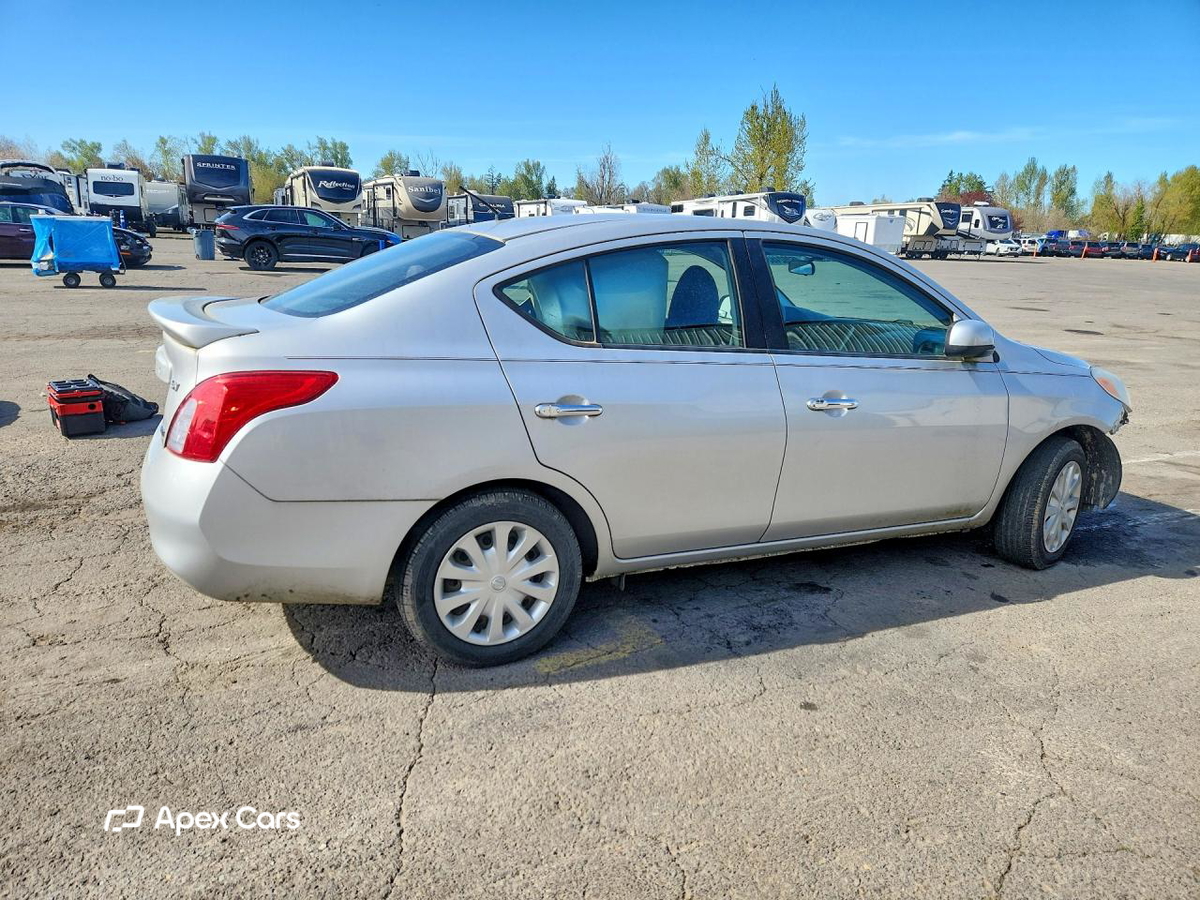 Nissan Versa 2013