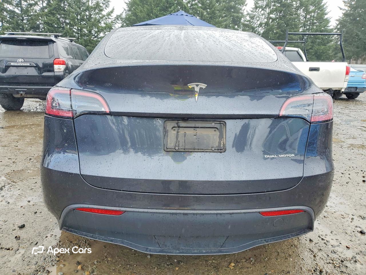 Tesla Model Y 2025