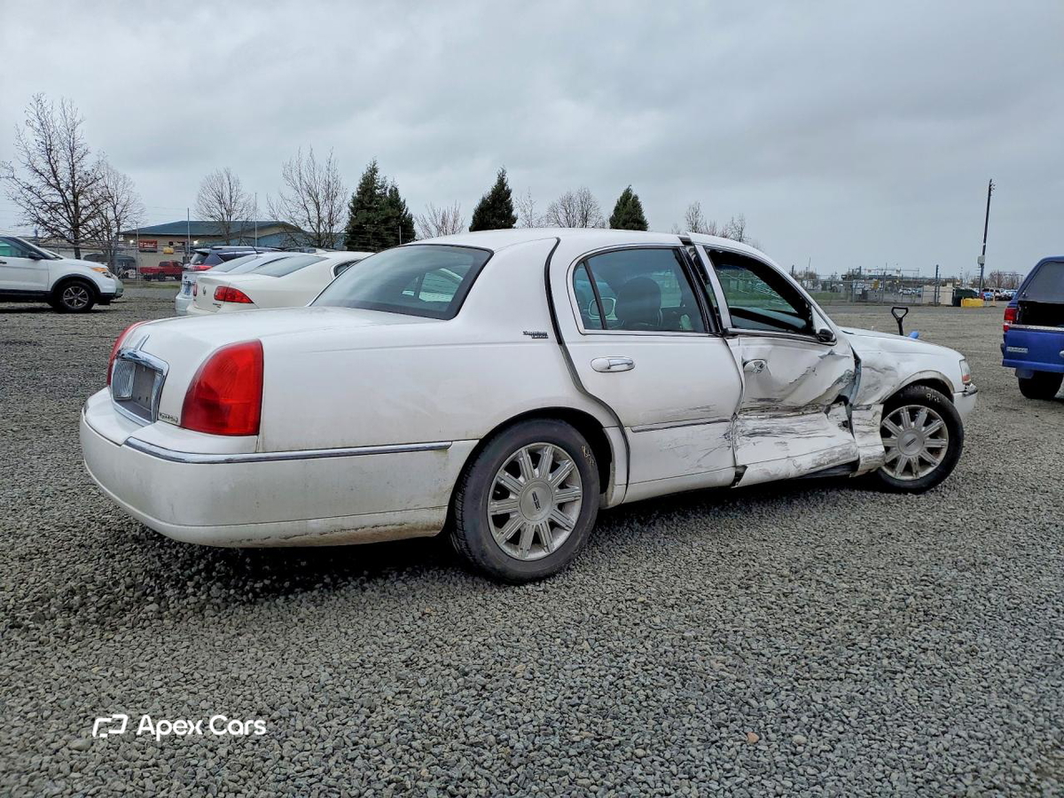 Lincoln Town Car 2010