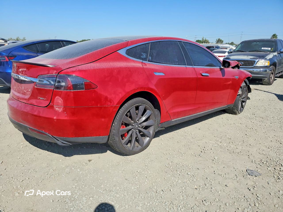 Tesla Model S 2015