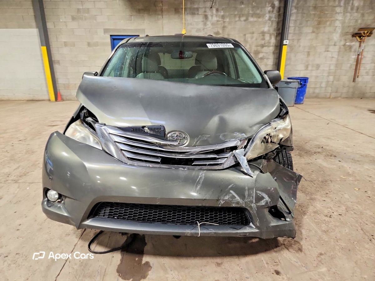 Toyota Sienna 2011