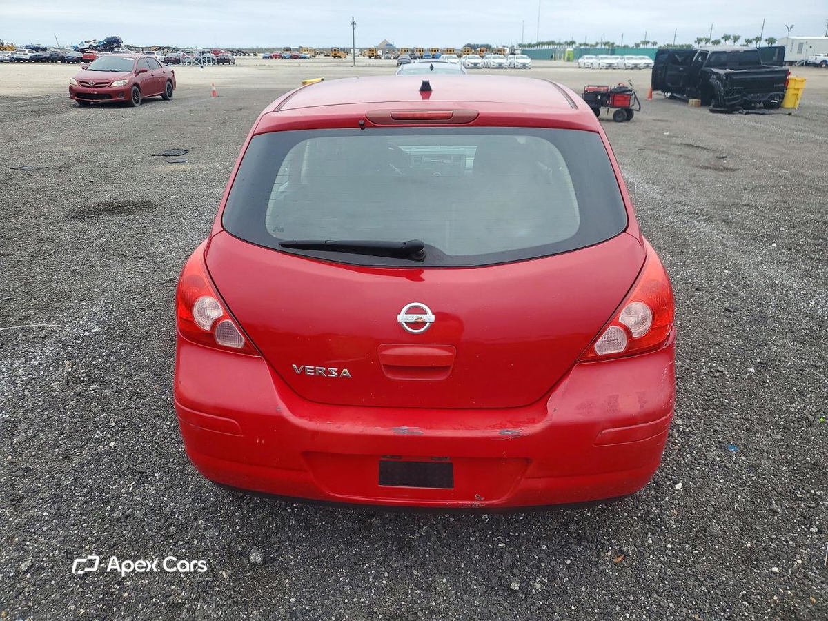 Nissan Versa 2011