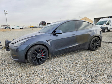 Tesla Model Y 2021 - Image 1 of 15