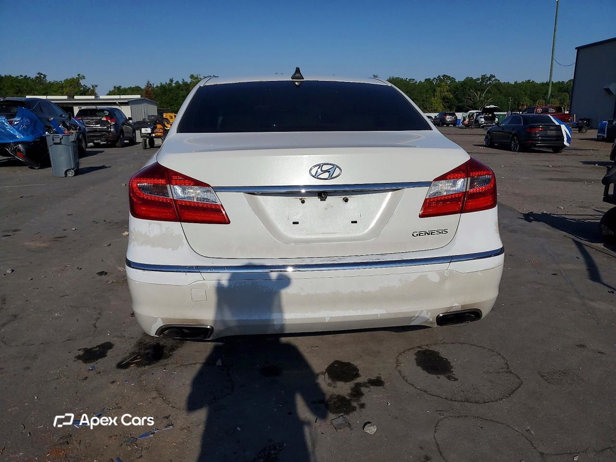 Hyundai Genesis 2013