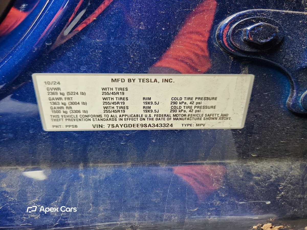 Tesla Model Y 2025
