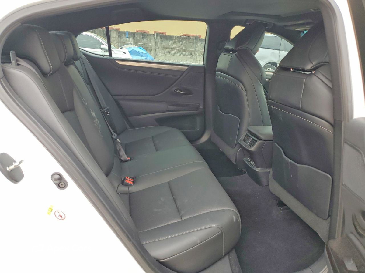 Lexus ES 2019