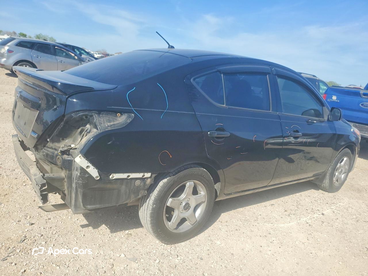 Nissan Versa 2015