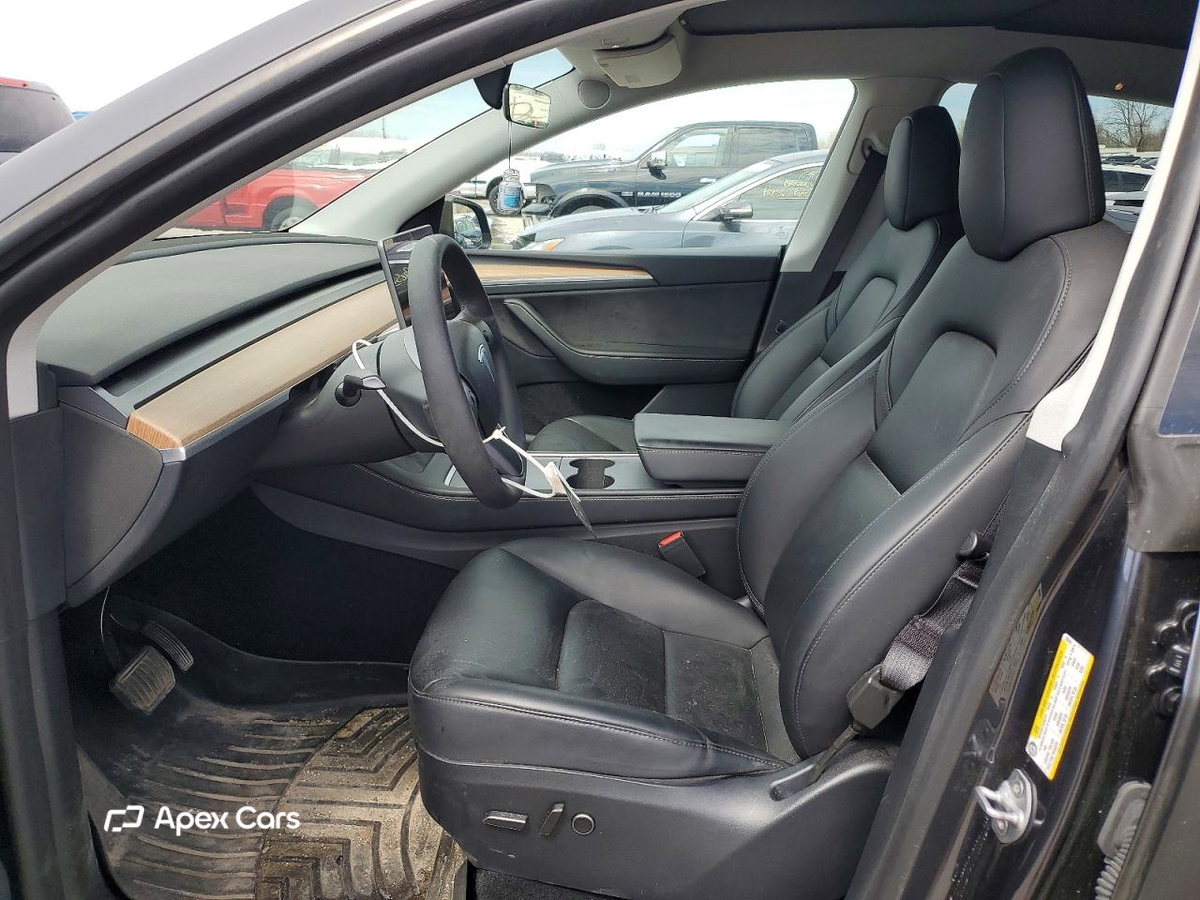 Tesla Model Y 2024