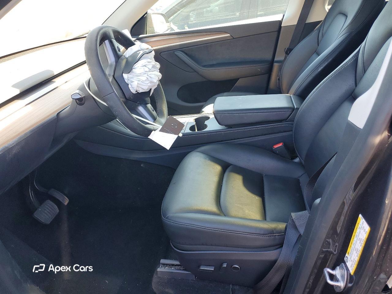 Tesla Model Y 2025