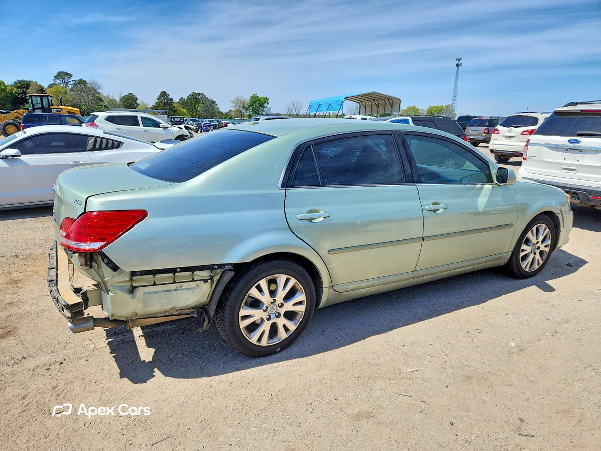 Toyota Avalon 2010
