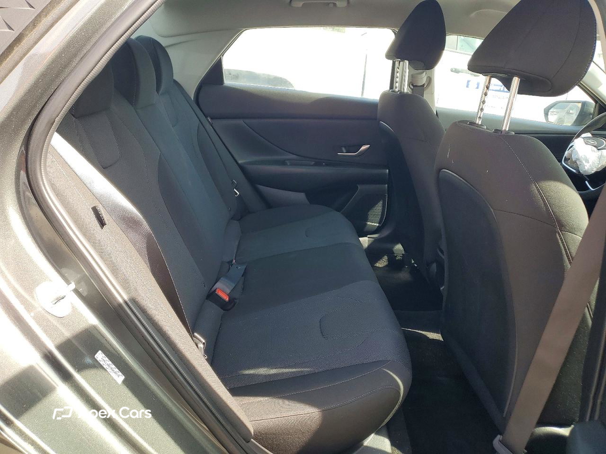 Hyundai Elantra 2024