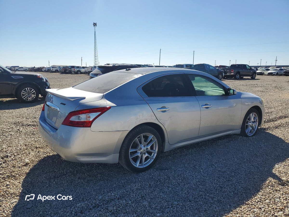 Nissan Maxima 2011