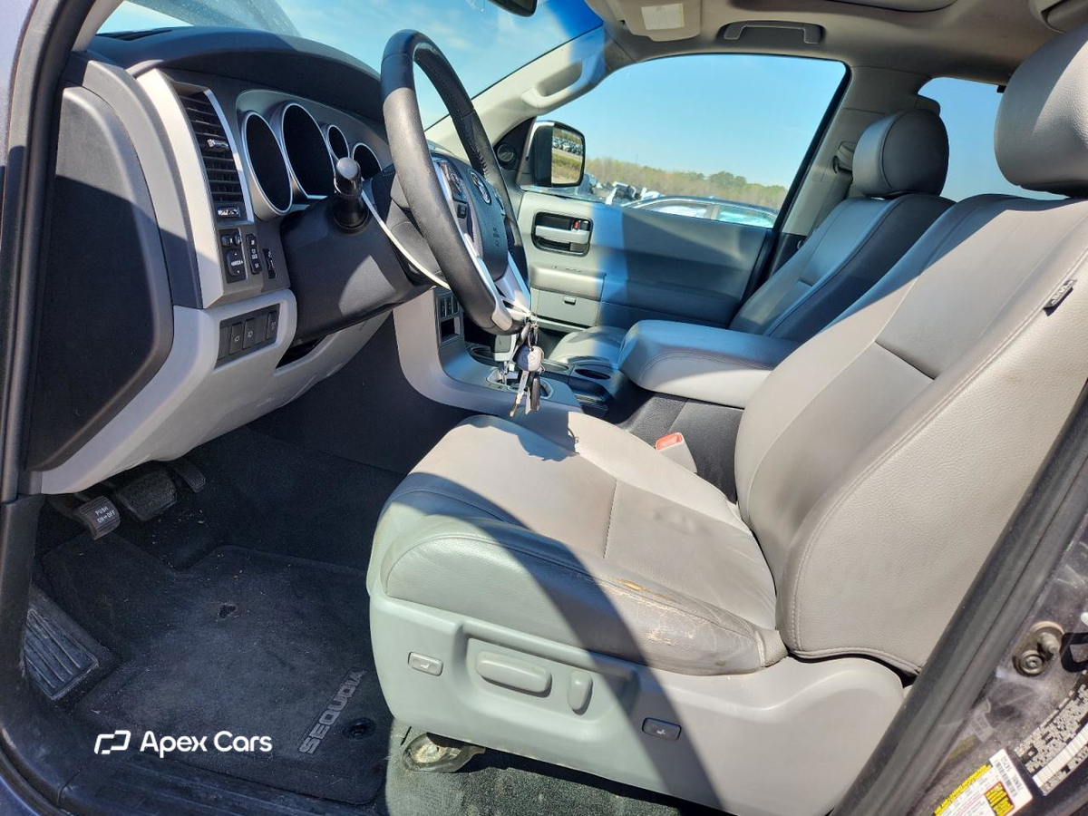 Toyota Sequoia 2014