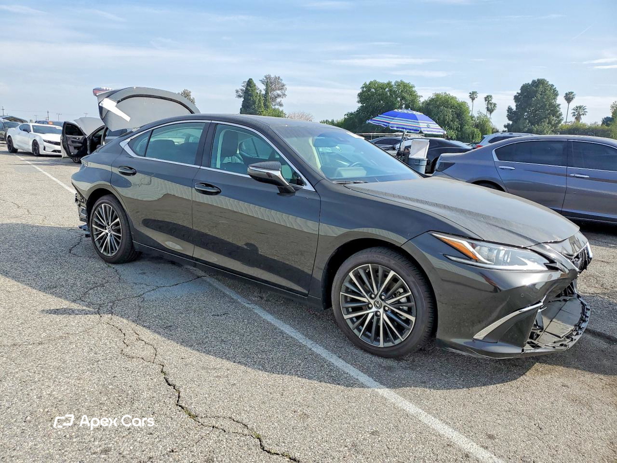 Lexus ES 2025
