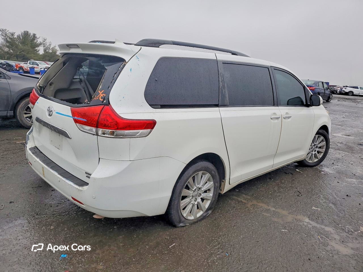 Toyota Sienna 2013