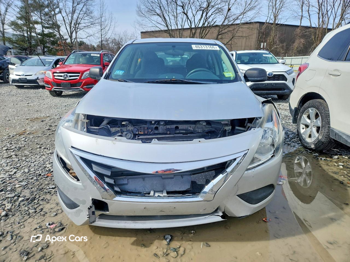 Nissan Versa 2015