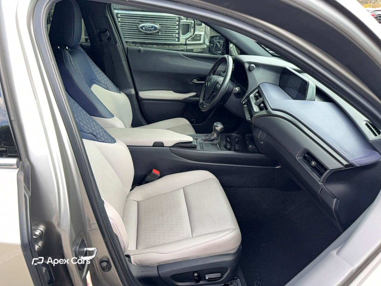 Lexus UX 2021