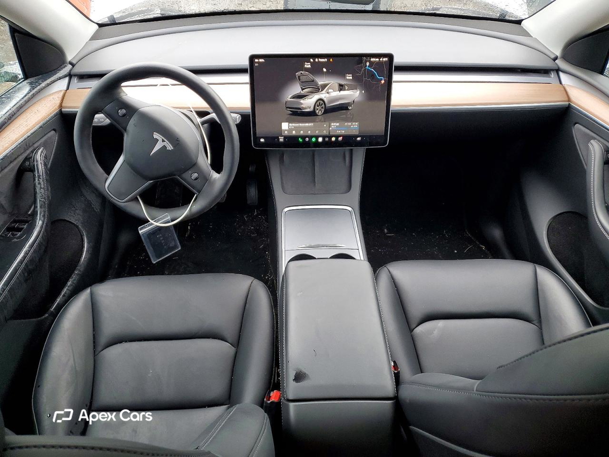 Tesla Model Y 2025