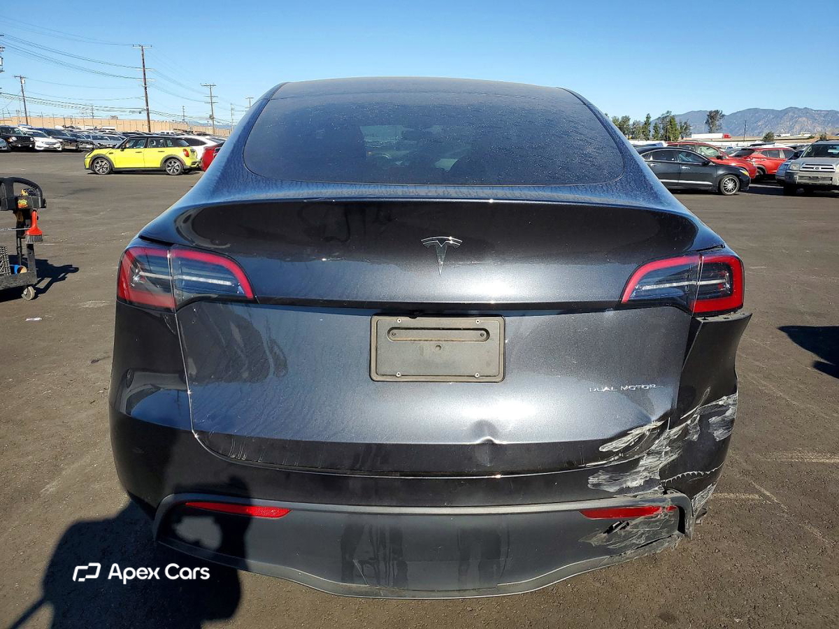 Tesla Model Y 2024