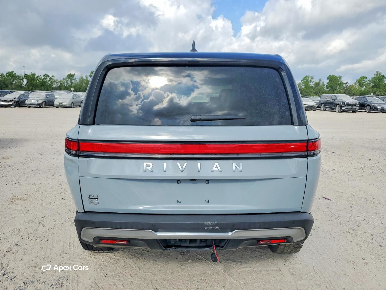 Rivian R1S 2025