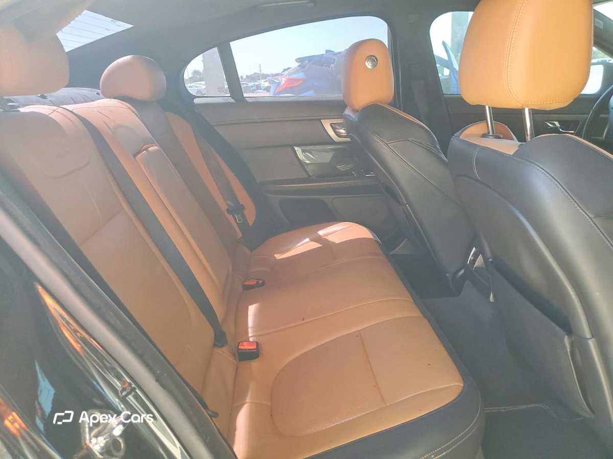 Jaguar XF 2011