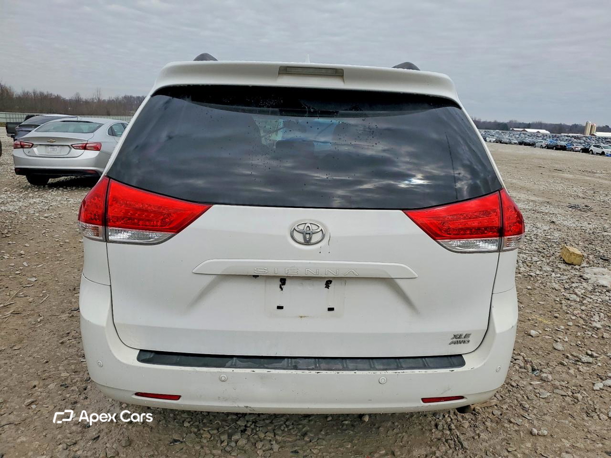 Toyota Sienna 2011