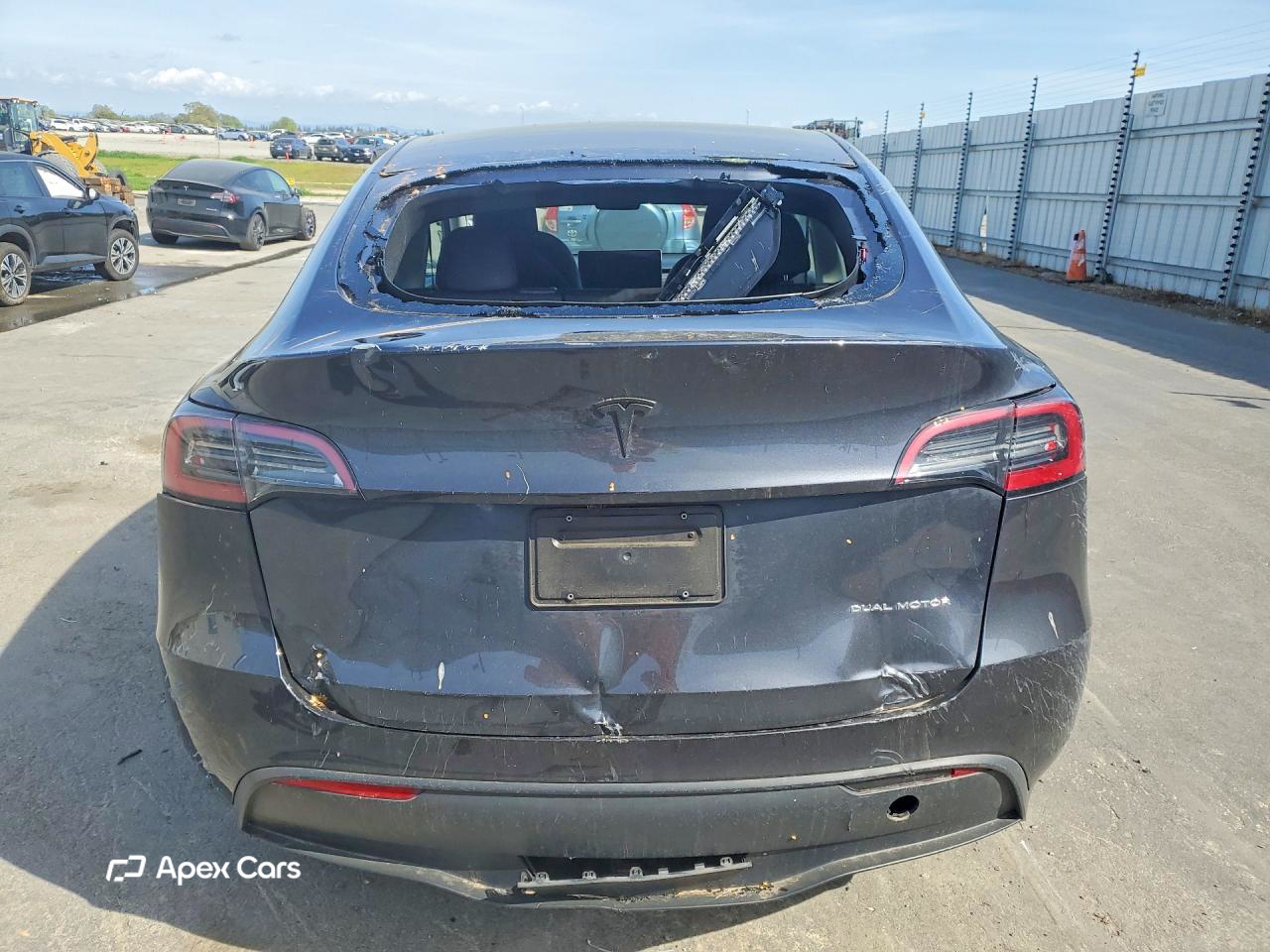 Tesla Model Y 2025