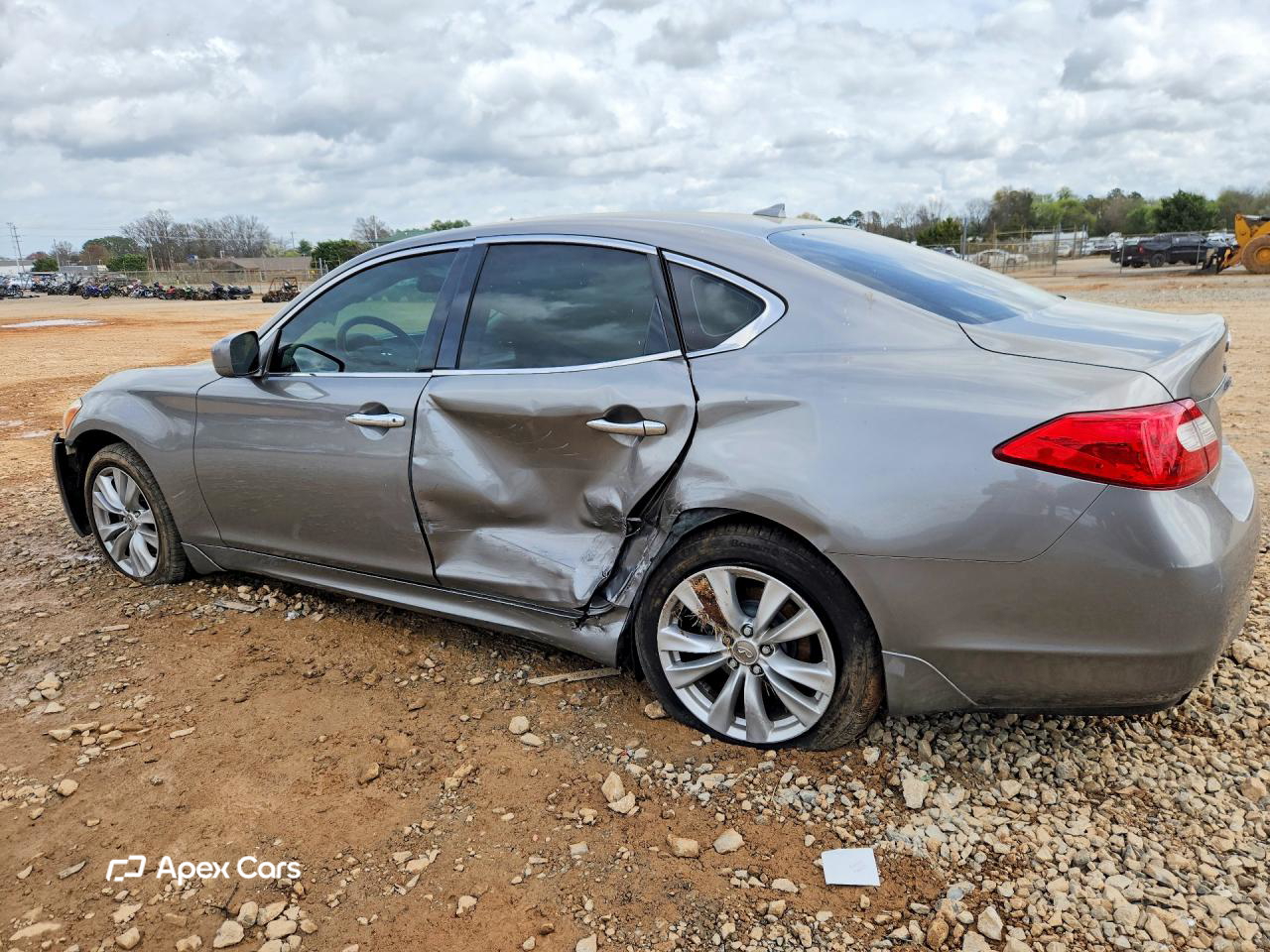 Infiniti M 2011