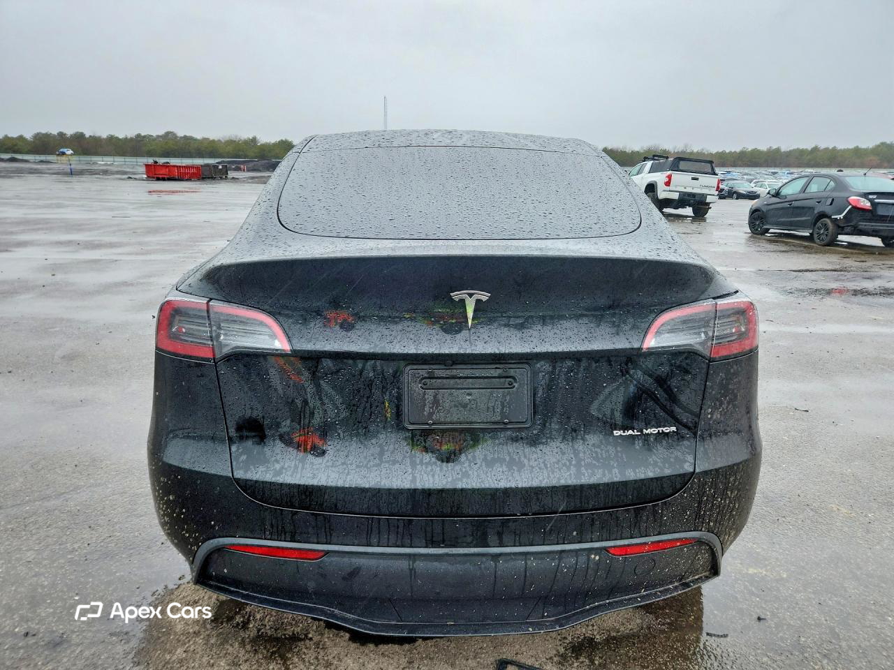 Tesla Model Y 2025