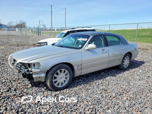 Lincoln Town Car 2010 - Image 1 of 12