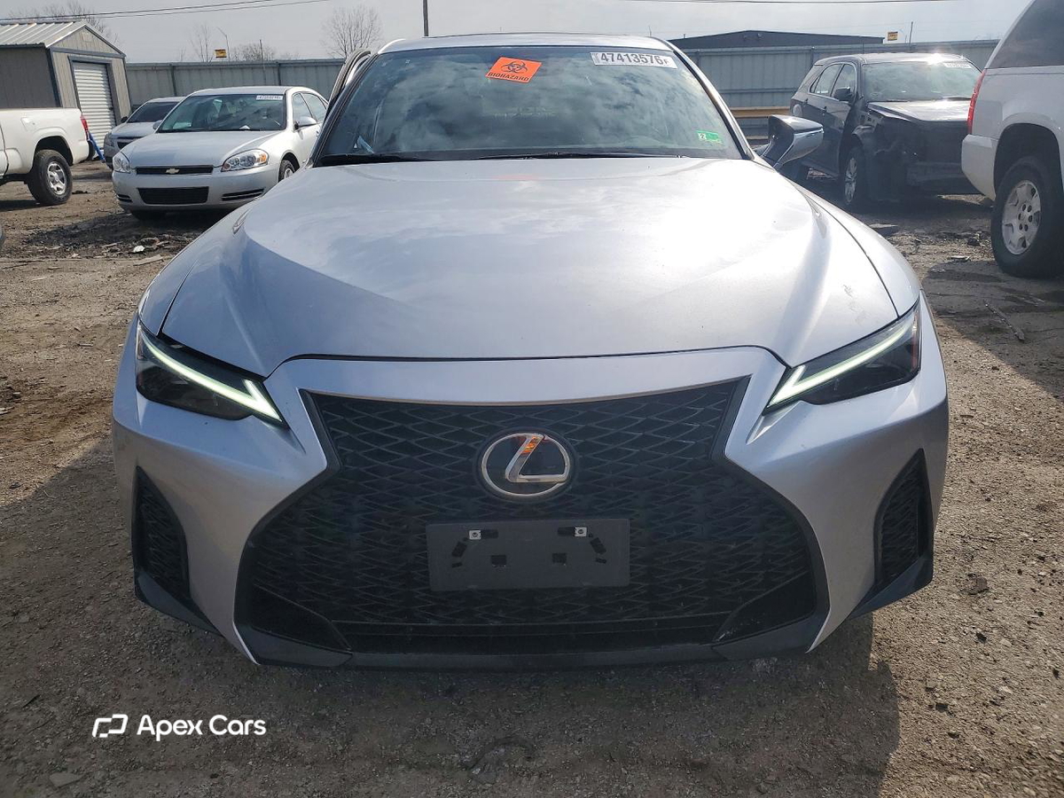 Lexus IS 2022