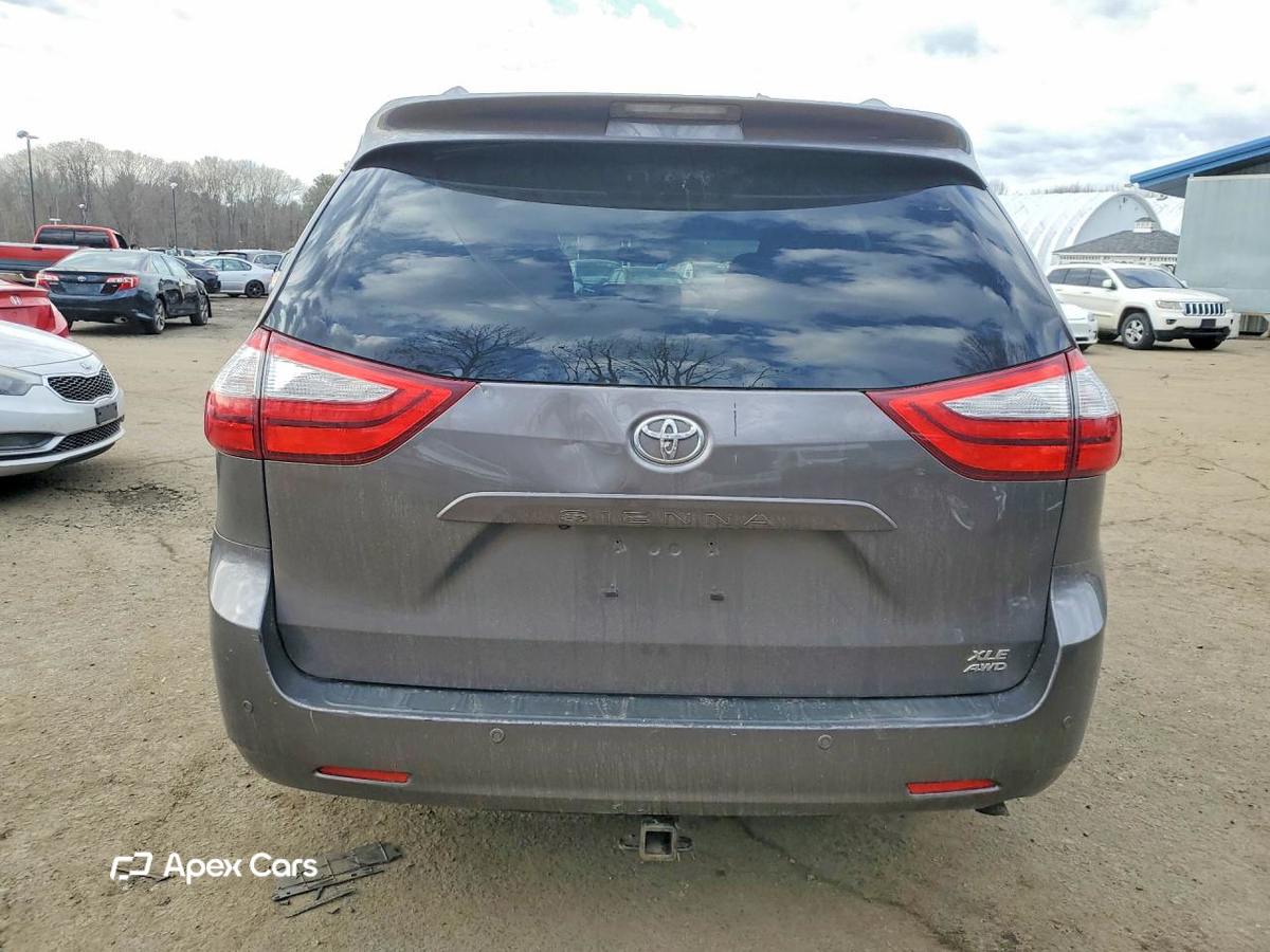 Toyota Sienna 2015