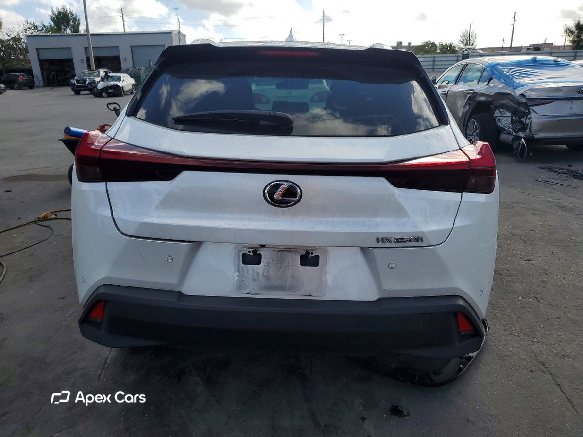 Lexus UX 2023