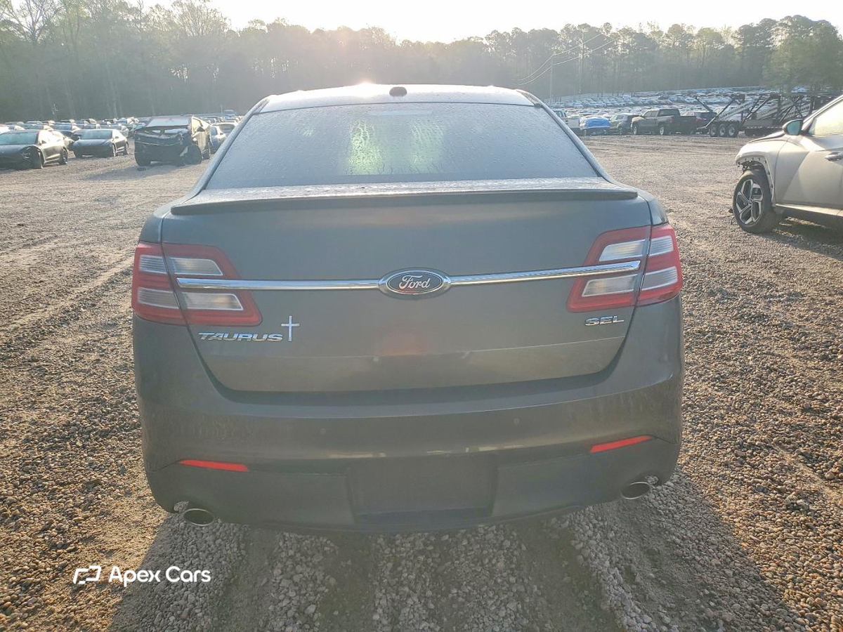 Ford Taurus 2015