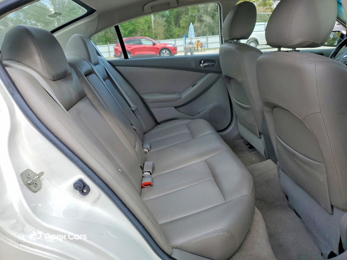 Nissan Altima 2012