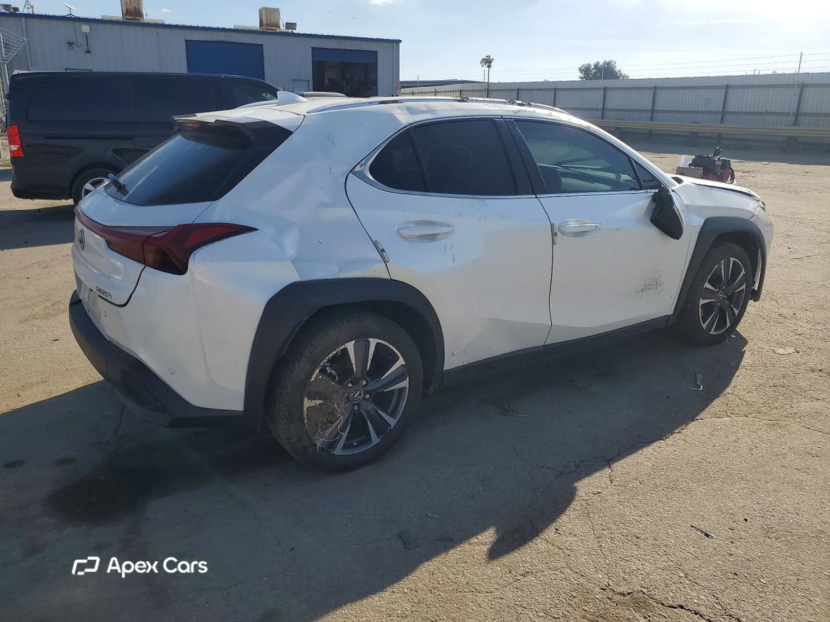 Lexus UX 2024