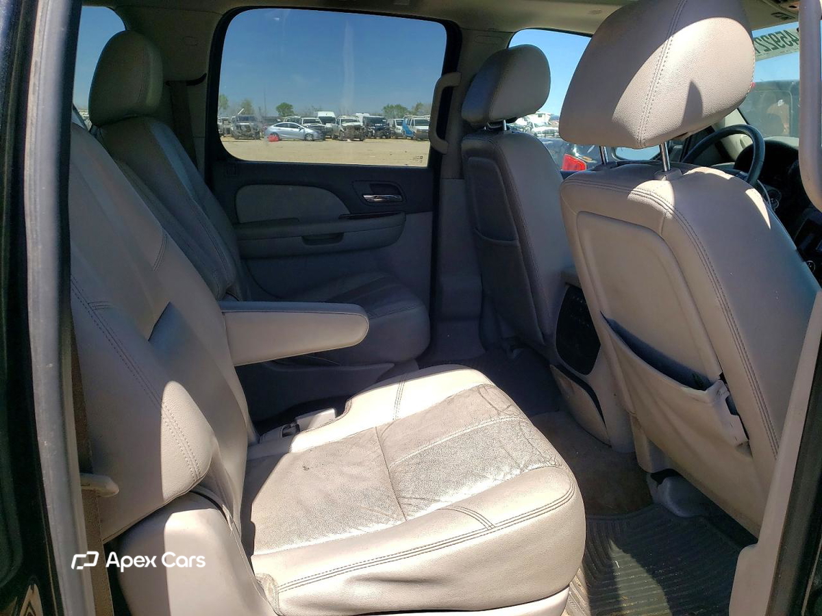 Chevrolet Suburban 2012