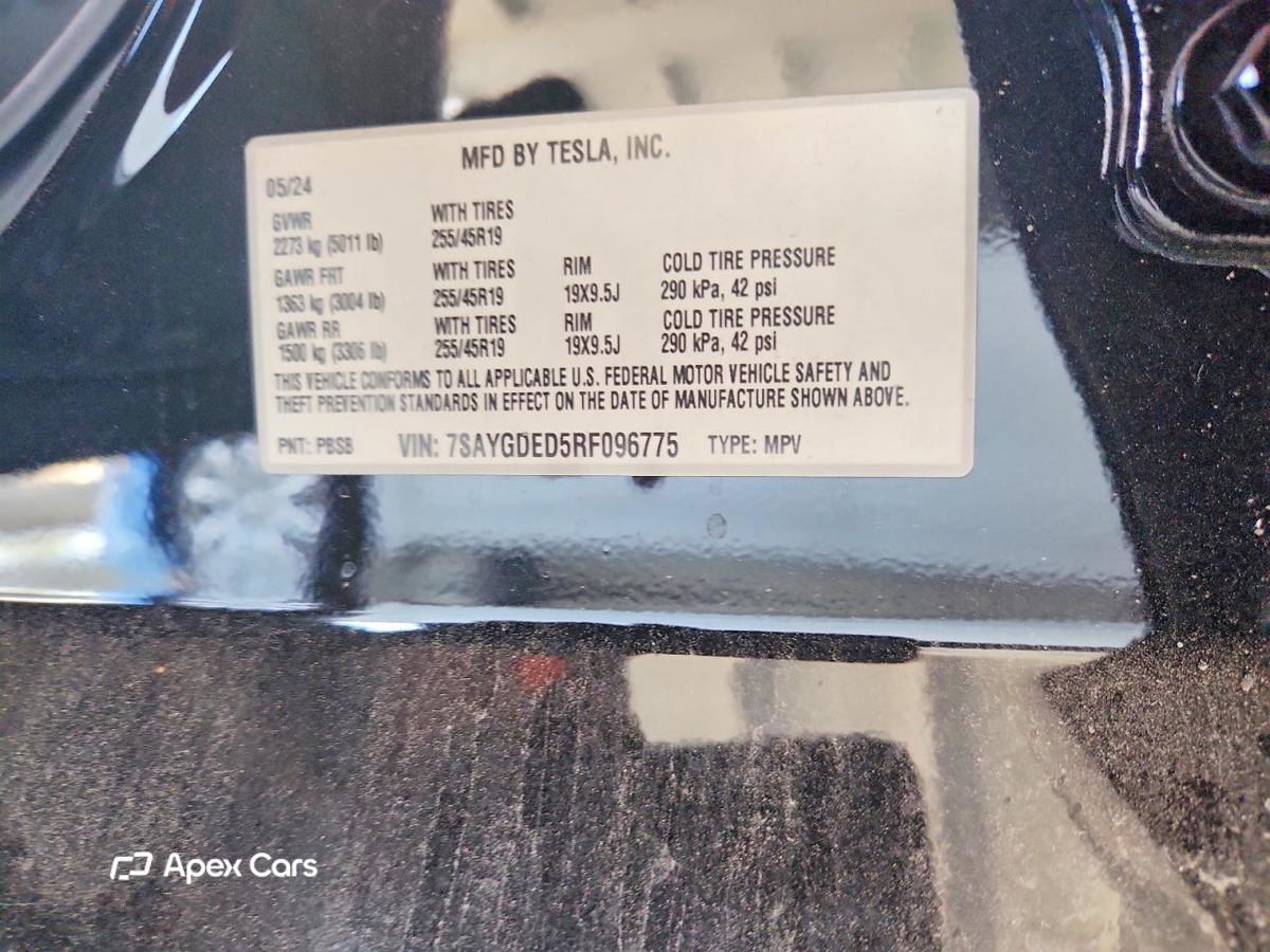 Tesla Model Y 2024