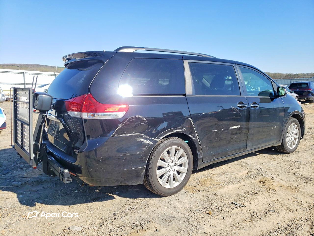 Toyota Sienna 2013
