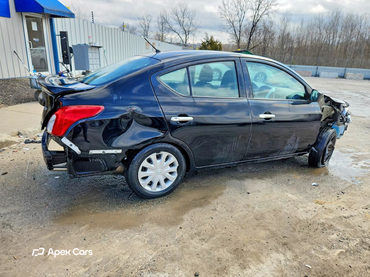 Nissan Versa 2015