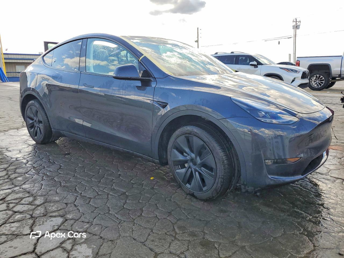 Tesla Model Y 2025