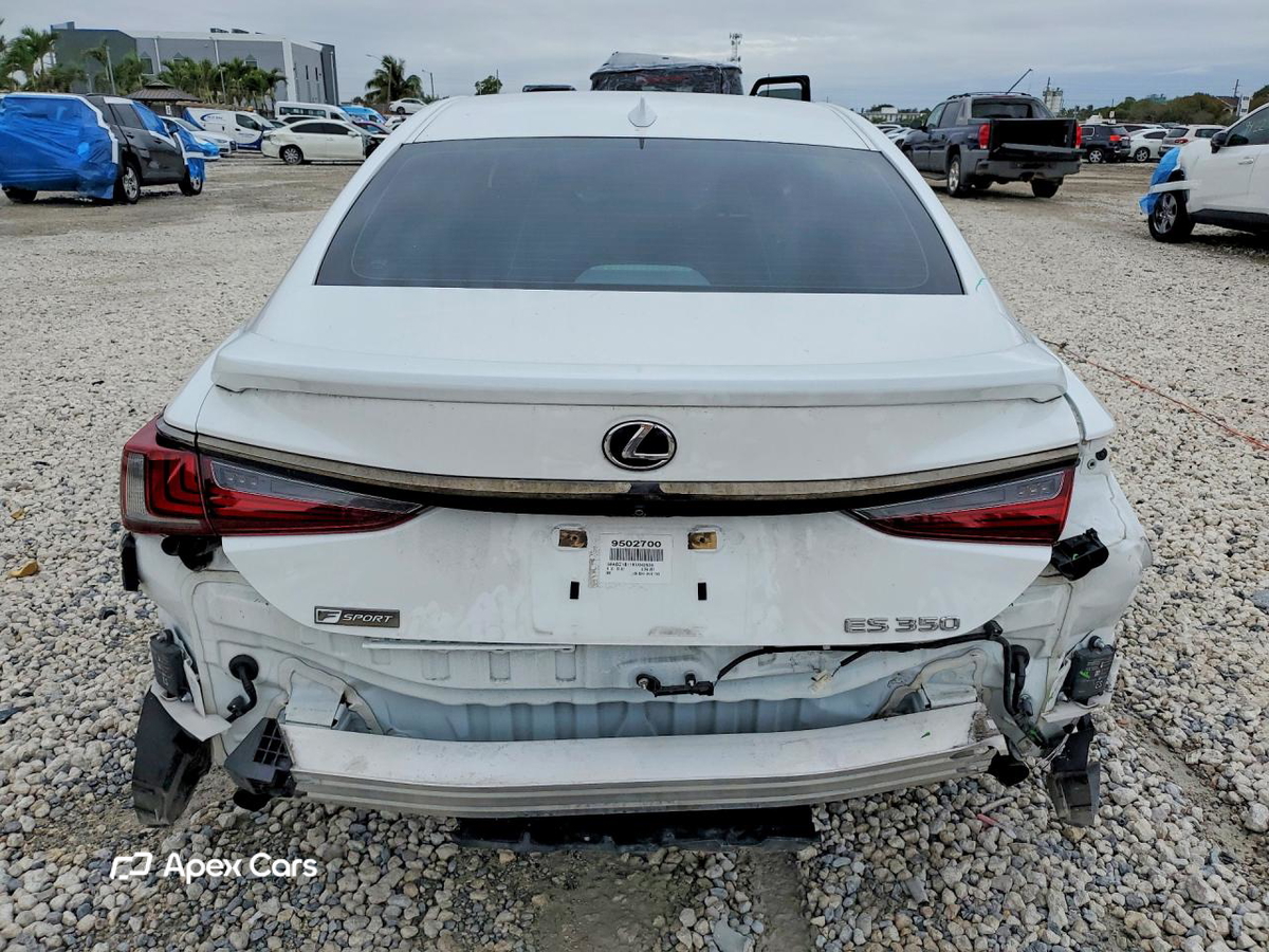 Lexus ES 2019