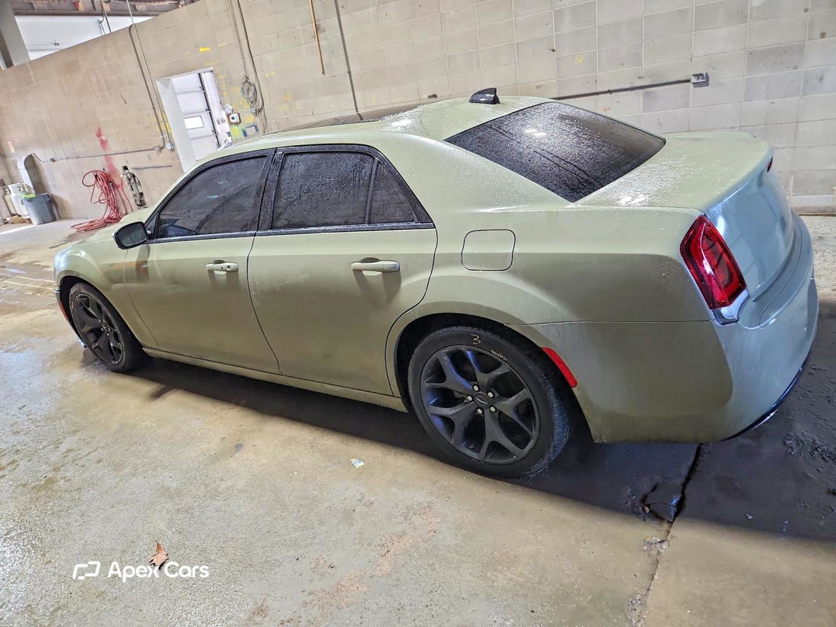 Chrysler 300 2022