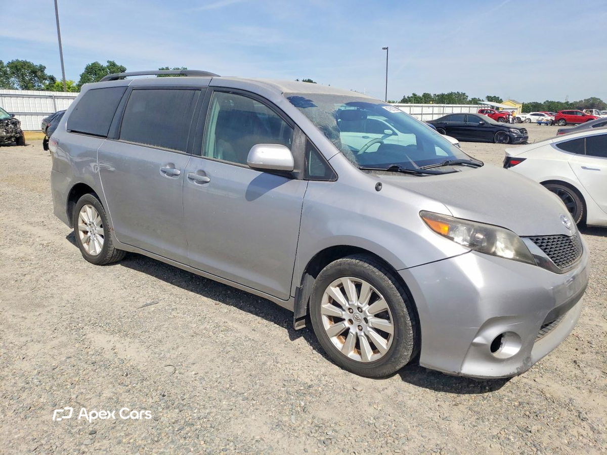 Toyota Sienna 2012