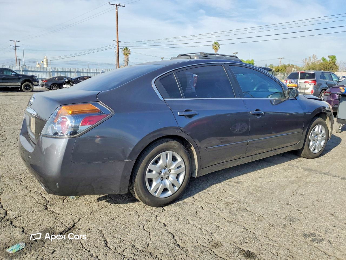 Nissan Altima 2010