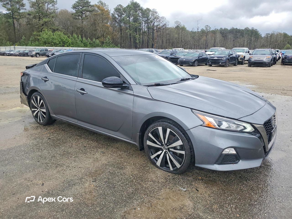 Nissan Altima 2021