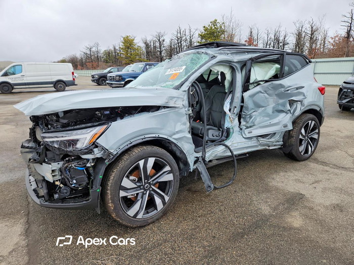 2024 Volvo XC40 - Image 1 of 5