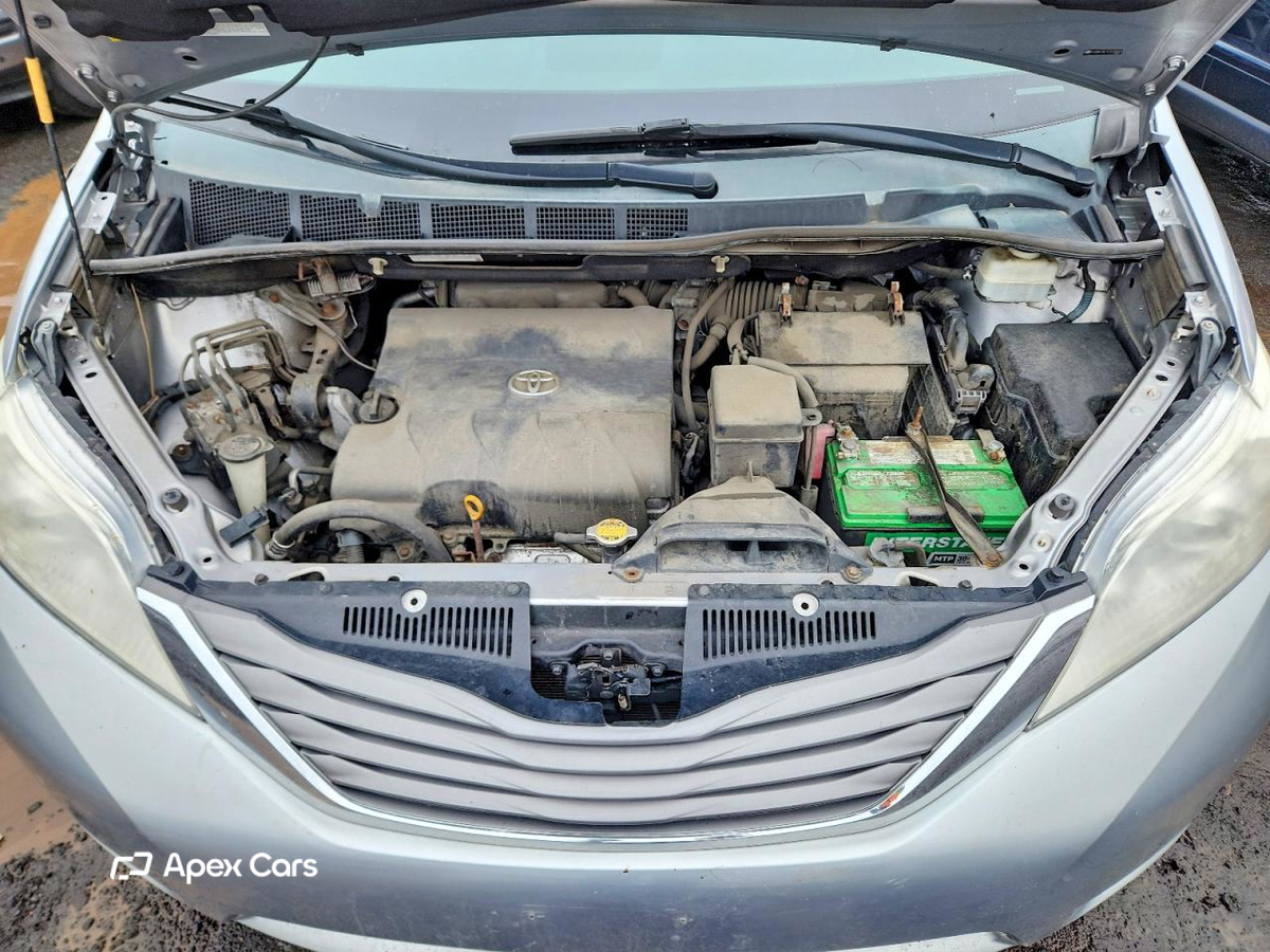 Toyota Sienna 2012